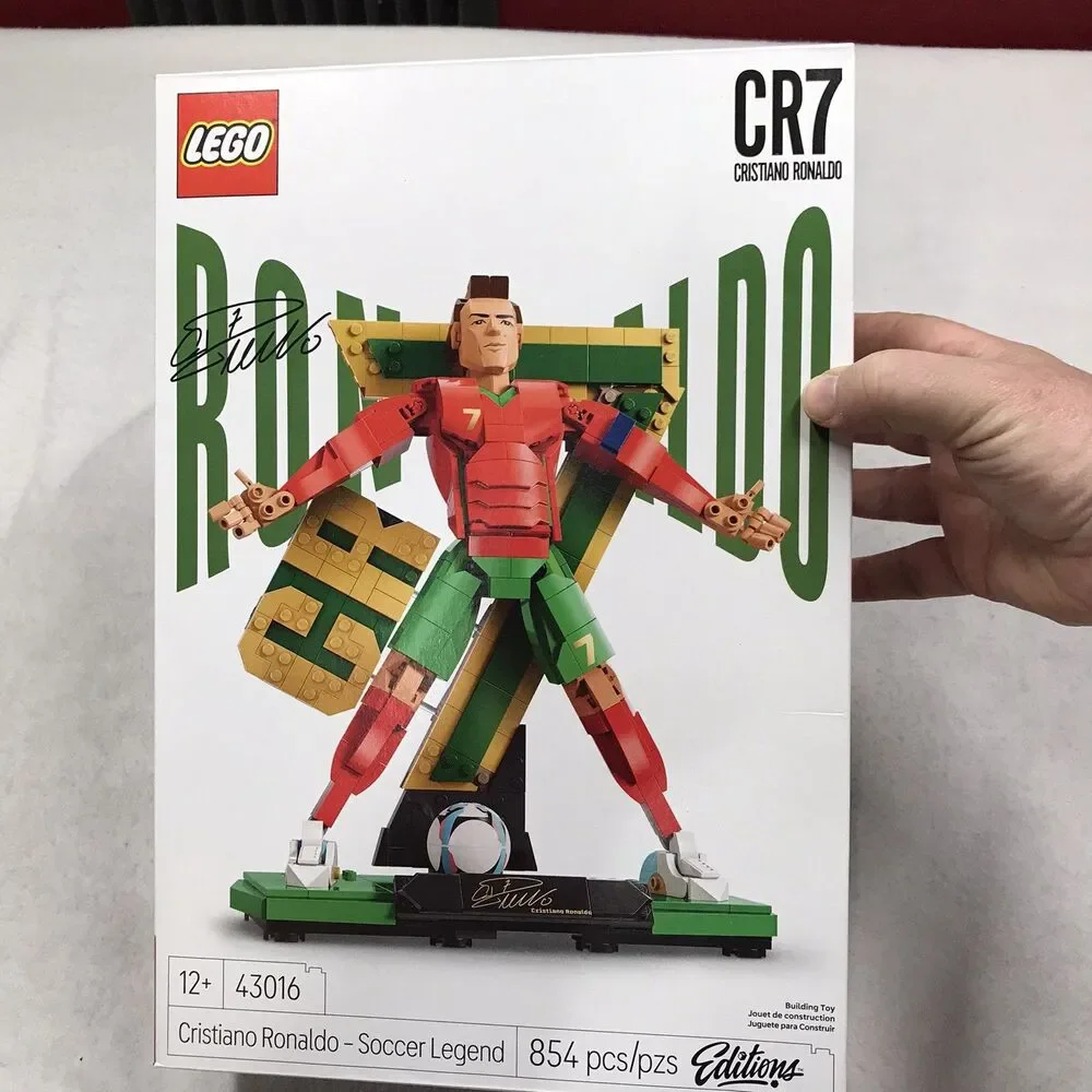 LEGO Editions 43016 CR7 Cristiano Ronaldo – Soccer Legend 854 pcs World Cup